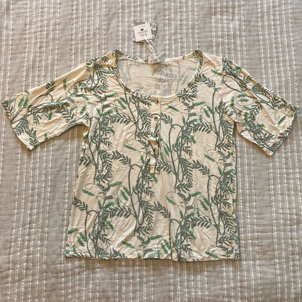 Kate Quinn Cream and Green Leaf Print Top